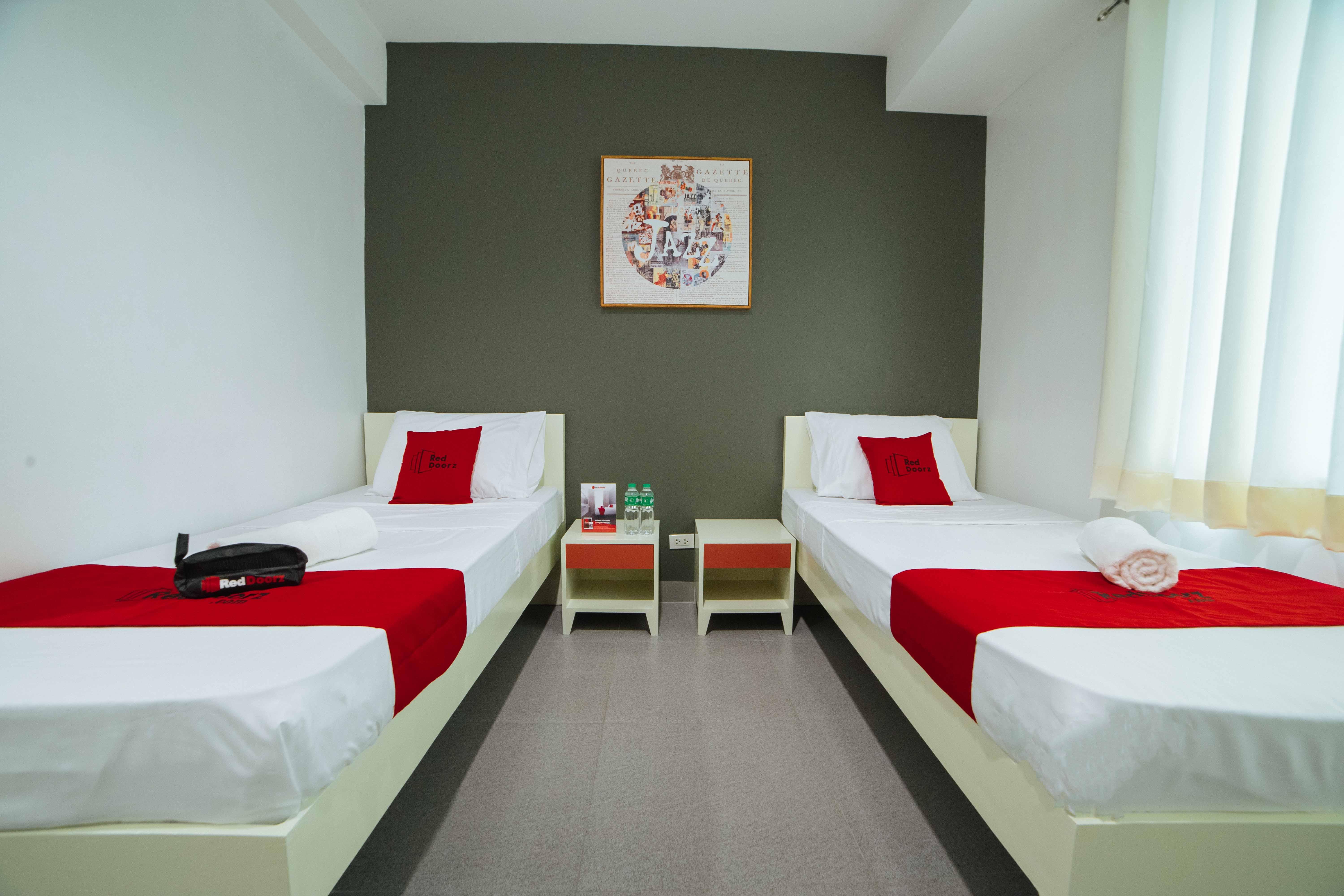 Reddoorz Plus @ Roxas Street Davao Ngoại thất bức ảnh