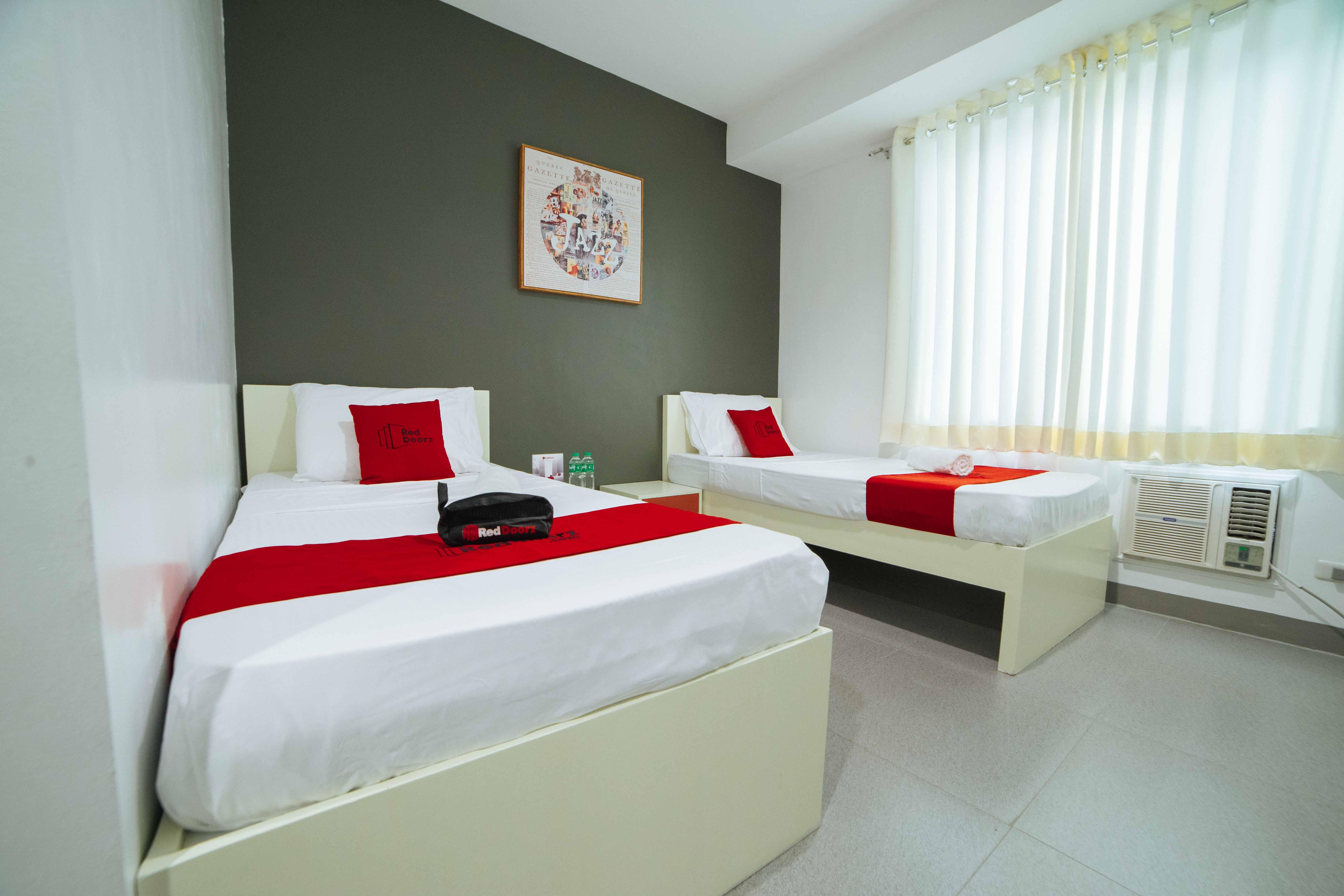 Reddoorz Plus @ Roxas Street Davao Ngoại thất bức ảnh