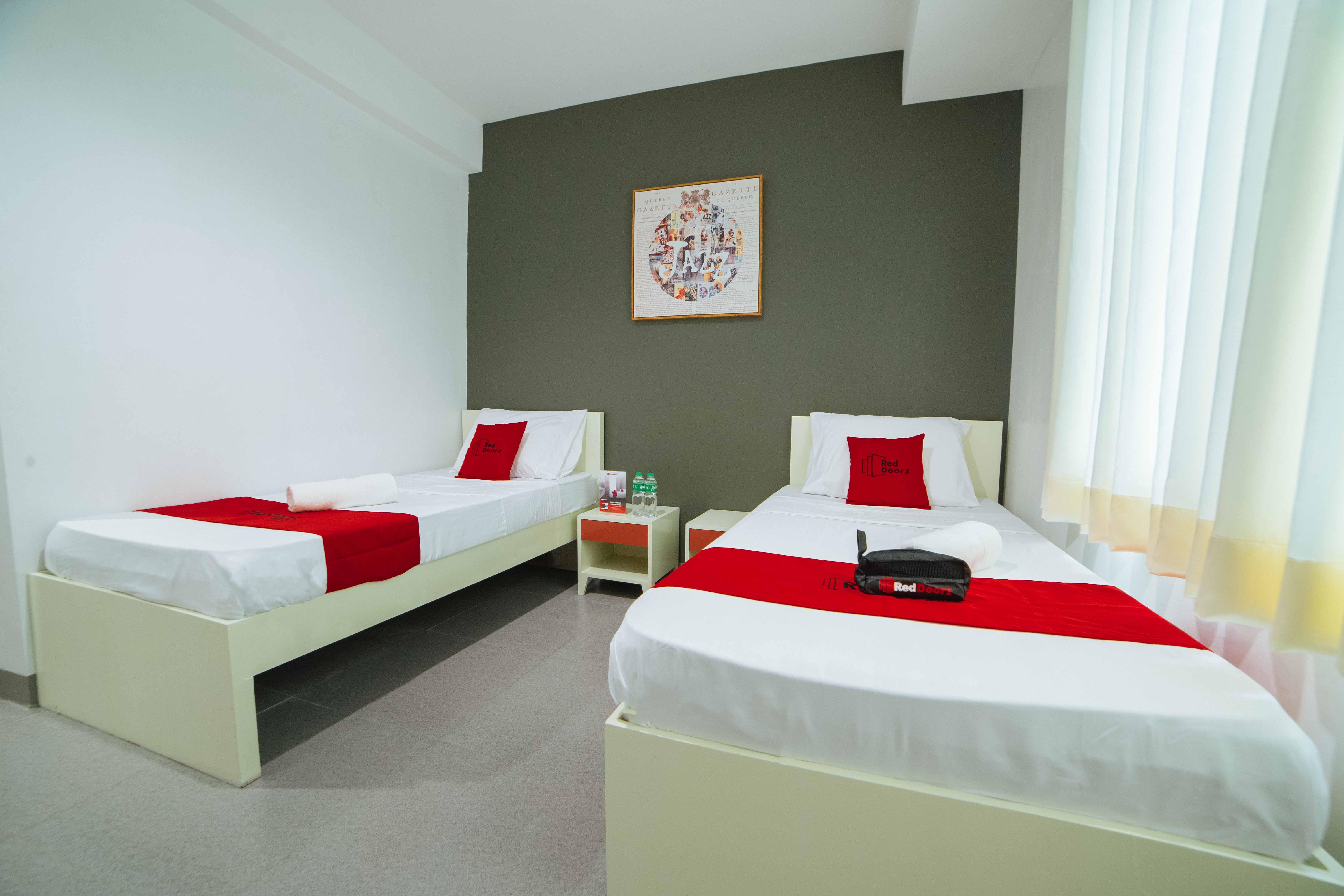 Reddoorz Plus @ Roxas Street Davao Ngoại thất bức ảnh