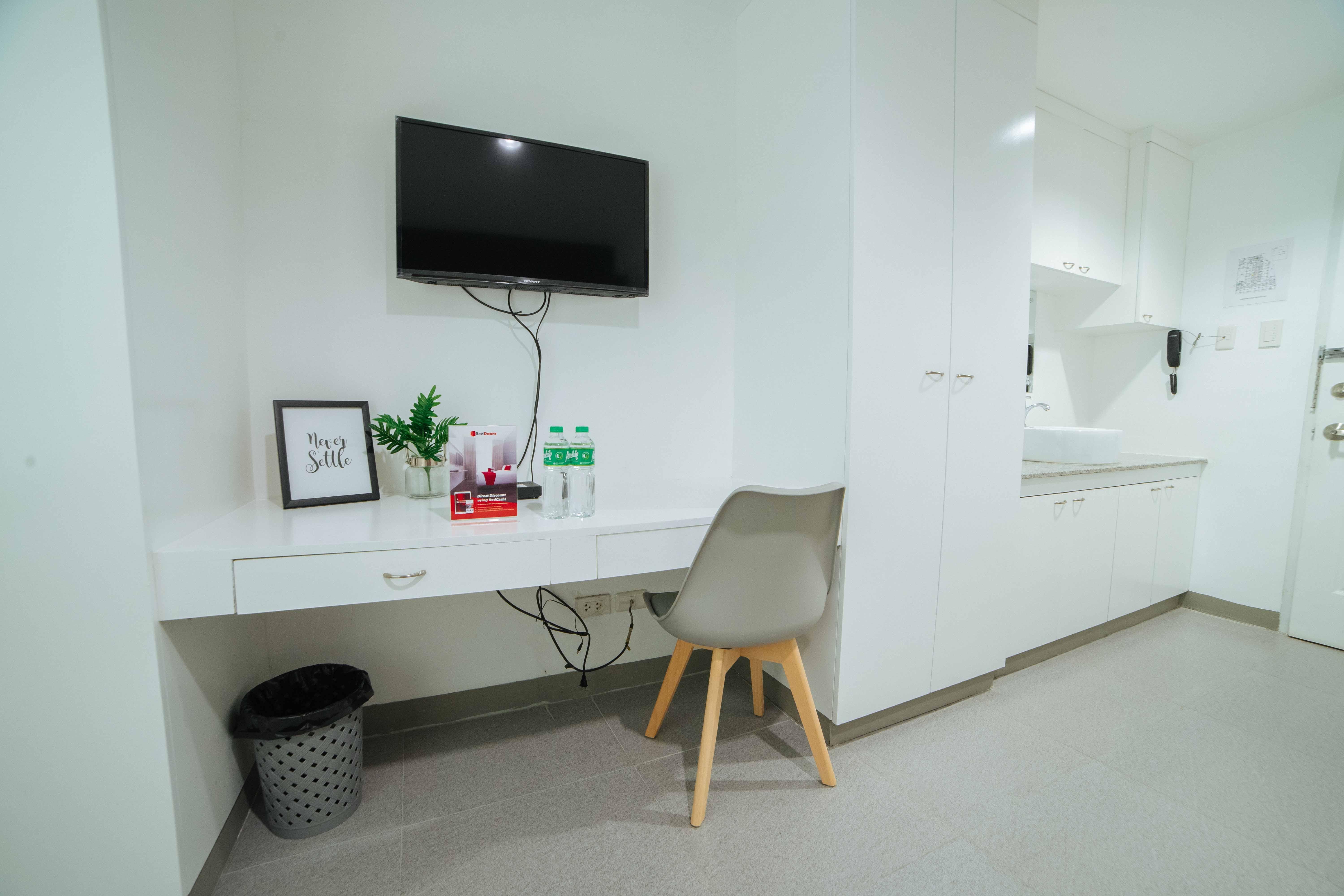 Reddoorz Plus @ Roxas Street Davao Ngoại thất bức ảnh