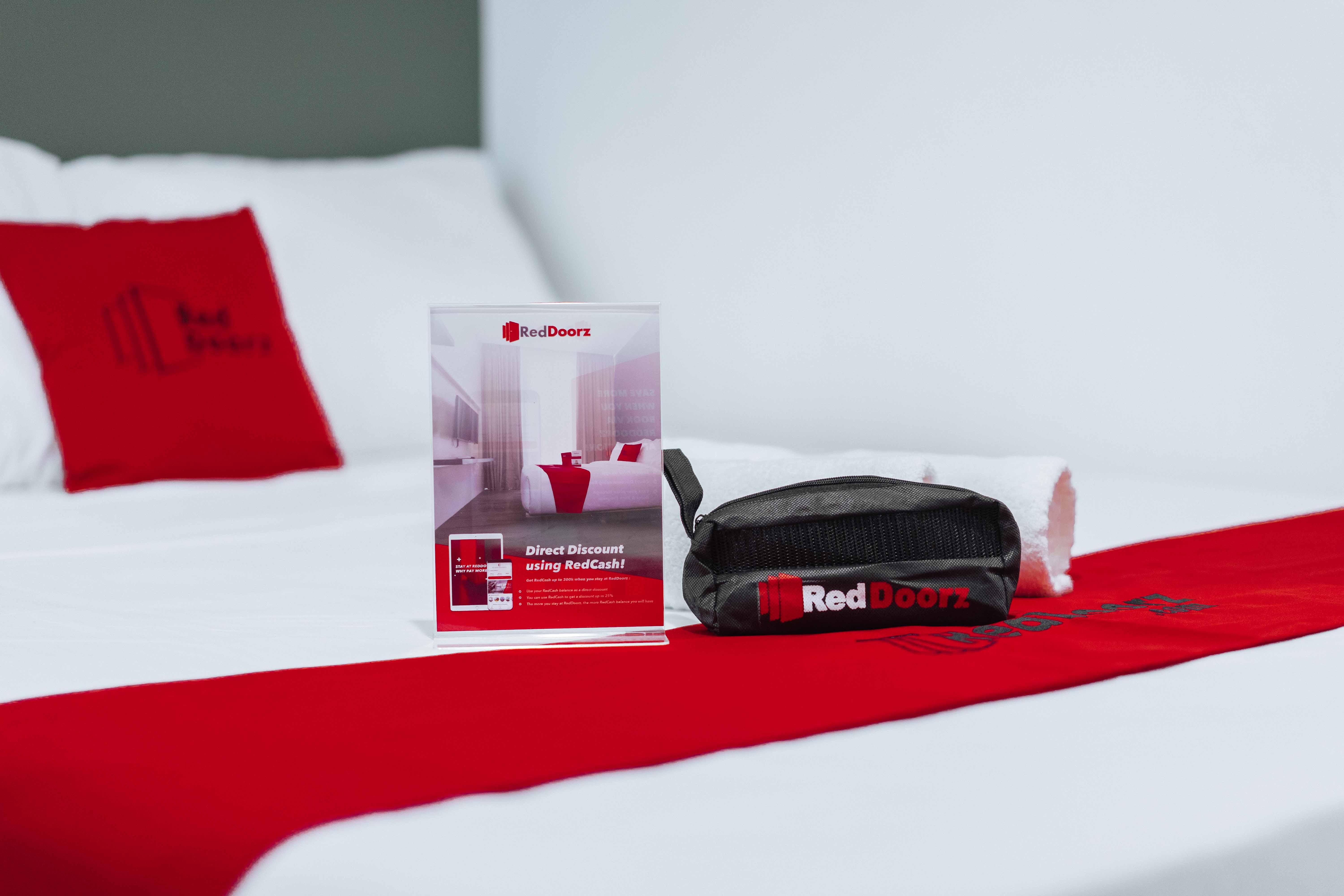 Reddoorz Plus @ Roxas Street Davao Ngoại thất bức ảnh