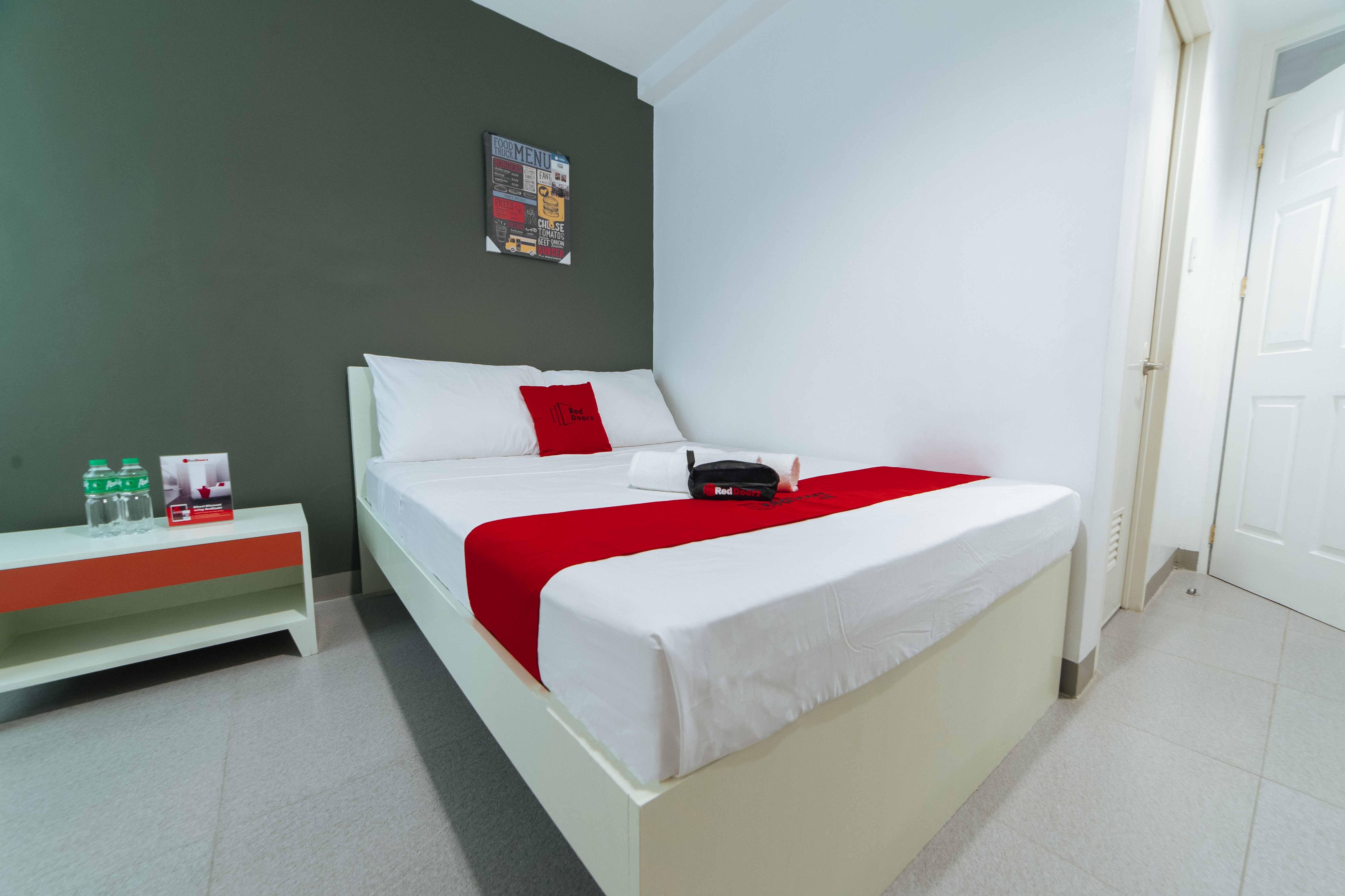 Reddoorz Plus @ Roxas Street Davao Ngoại thất bức ảnh